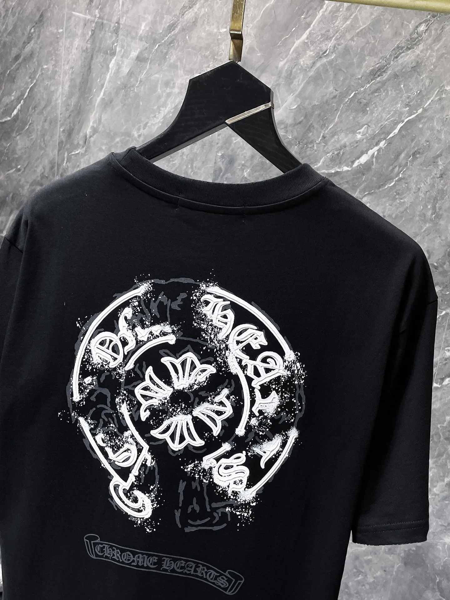 P160 new Chrome Hearts 25ss high-end version for summer! ! High-weight, environmentally friendly and high-quality top-quality fabrics 280g Crow Sanskrit handmade cross-buckle foamed short sleeves. Counter synchronization. Re-engraved version 1:1. Recommended color: black white. Size: S, M, L, XL